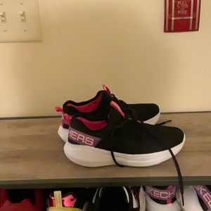 Skechers Go Run Valors